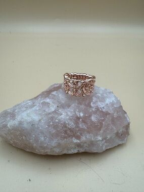 Artisan Rose Gold Filigree Stretch Ring. 91